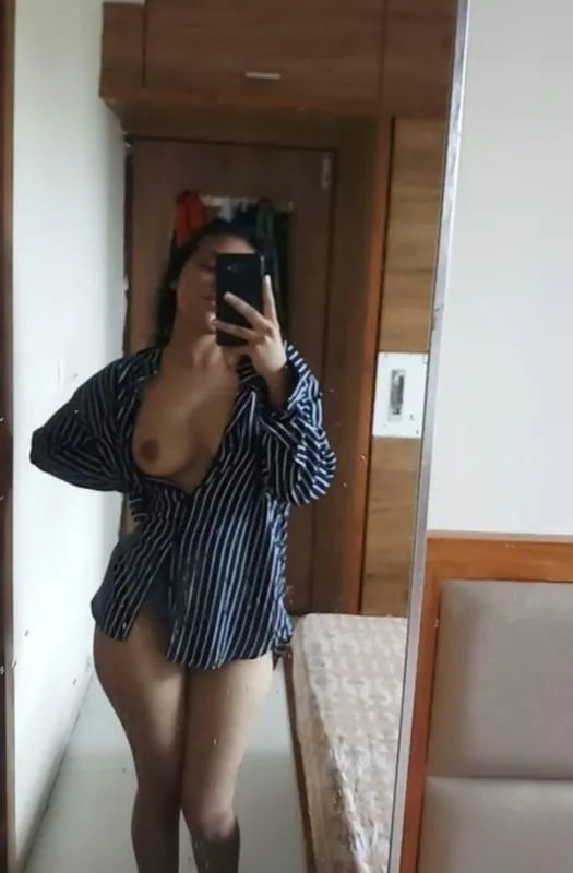 Big boobs Tamil girl nude selfies in hotel room before sex photo 2